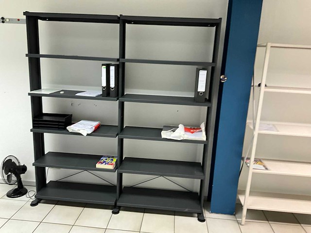 Partij kantoormeubilair en ict - afbeelding 15 van  65