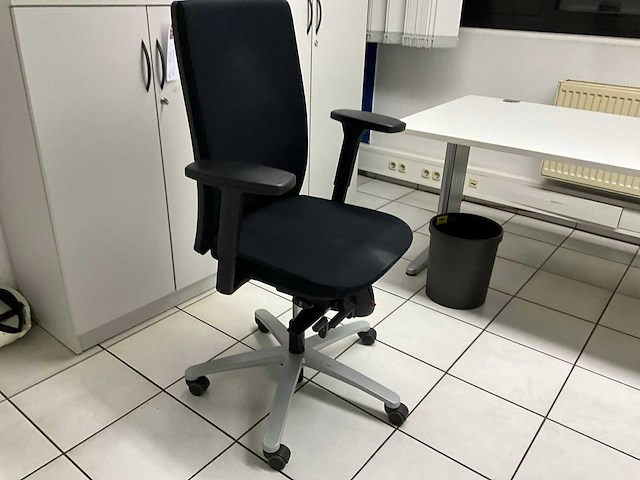 Partij kantoormeubilair en ict - afbeelding 12 van  65