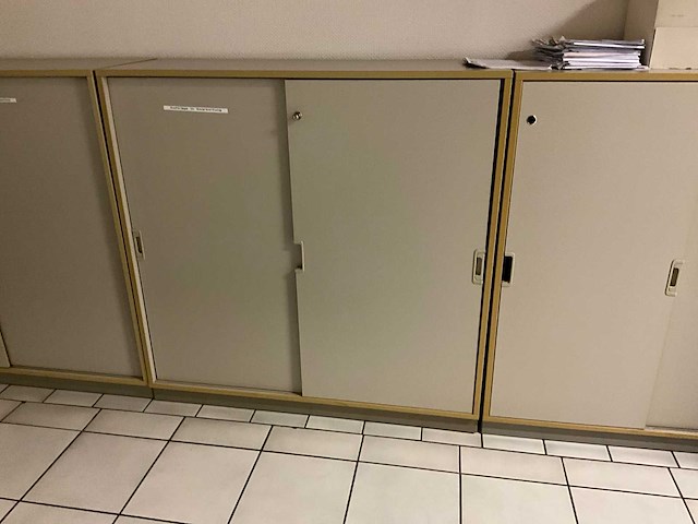 Partij kantoormeubilair en ict - afbeelding 23 van  65