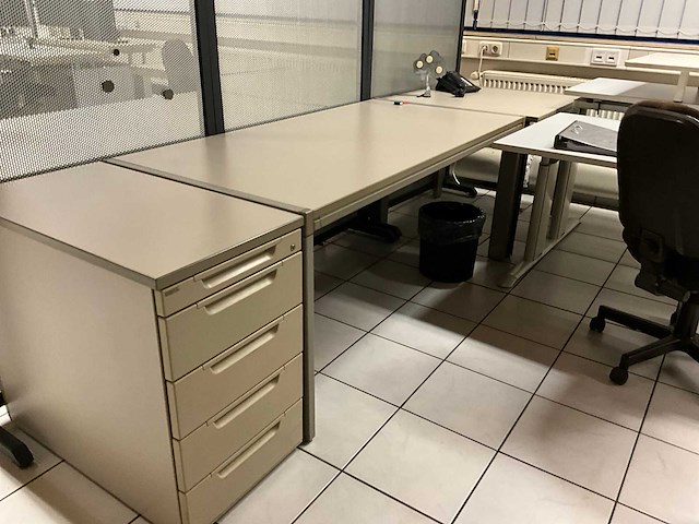Partij kantoormeubilair en ict - afbeelding 24 van  65