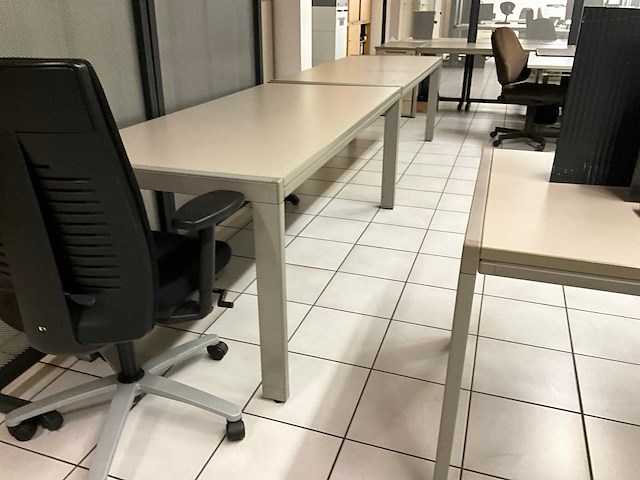 Partij kantoormeubilair en ict - afbeelding 25 van  65