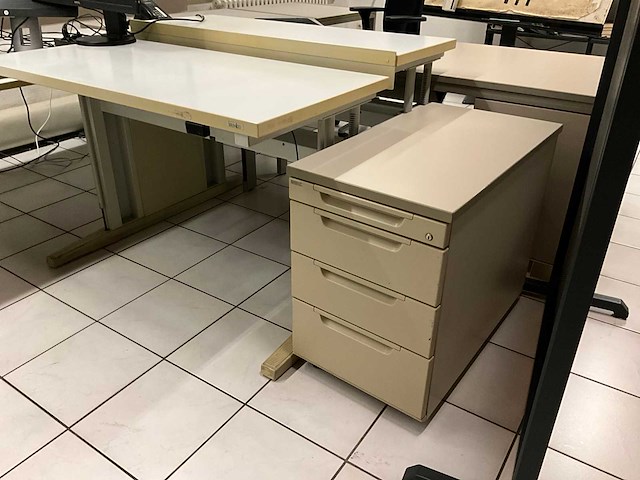 Partij kantoormeubilair en ict - afbeelding 27 van  65