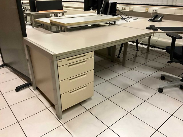 Partij kantoormeubilair en ict - afbeelding 28 van  65
