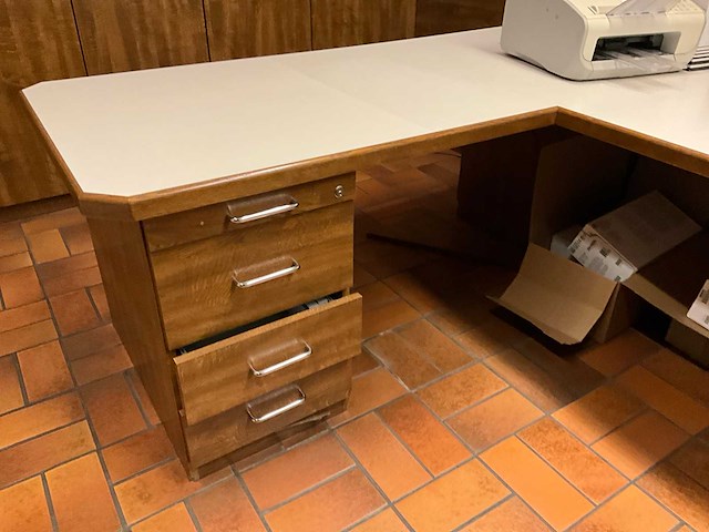 Partij kantoormeubilair en ict - afbeelding 33 van  65