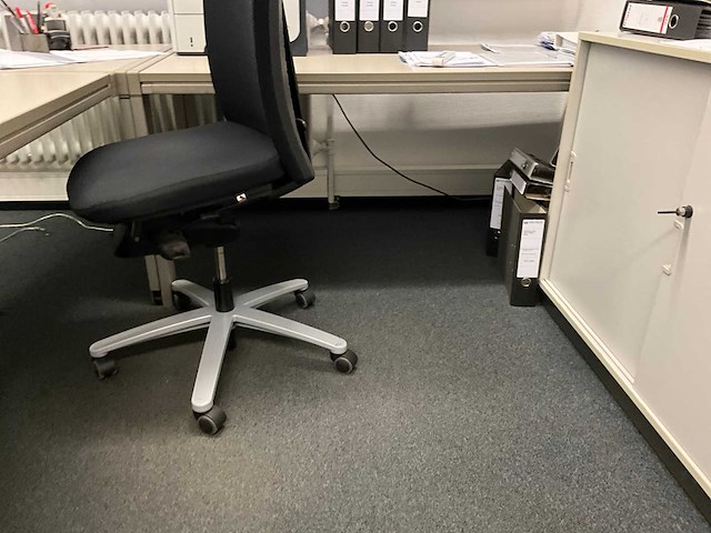 Partij kantoormeubilair en ict - afbeelding 46 van  65