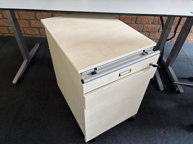 Partij kantoormeubilair - afbeelding 21 van  57