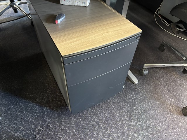Partij kantoormeubilair - afbeelding 27 van  57