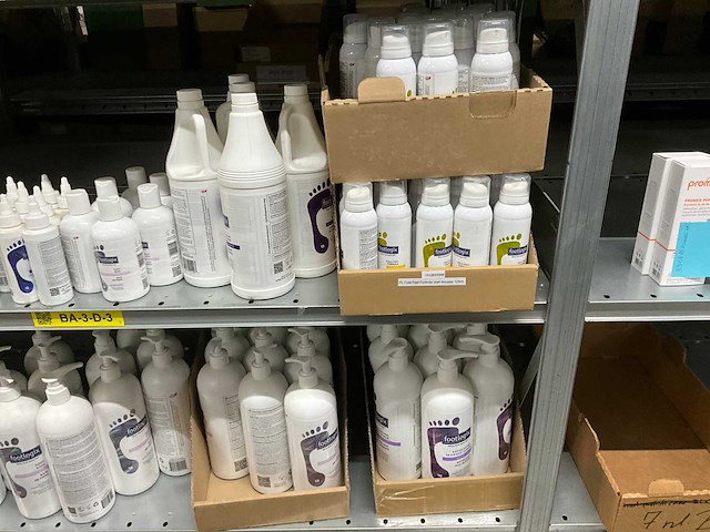 Partij kappersbenodigdheden en lichaamsverzorging - afbeelding 4 van  10