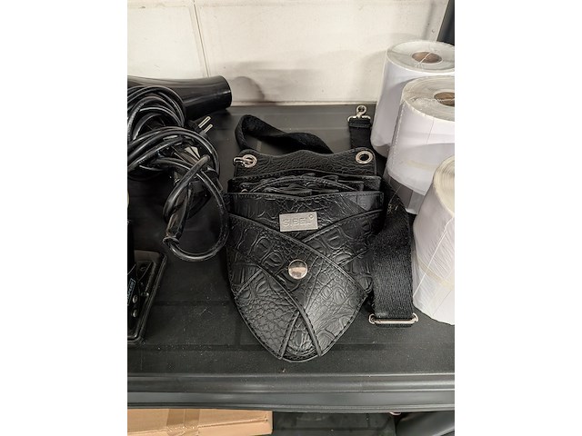 Partij kappersbenodigdheden - afbeelding 2 van  30