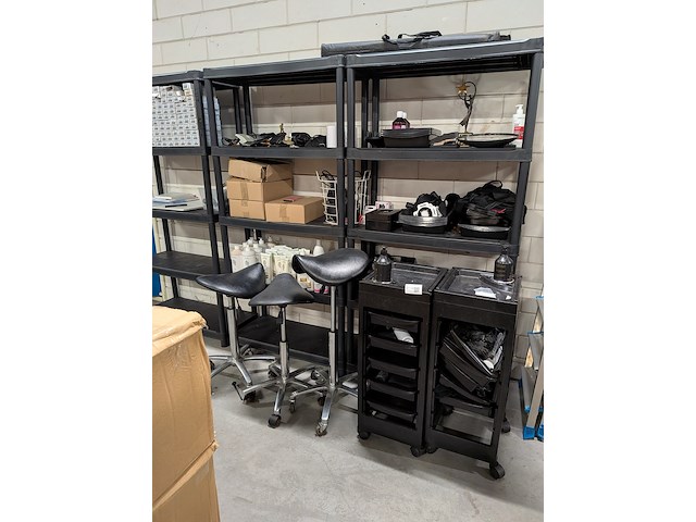 Partij kappersbenodigdheden - afbeelding 1 van  30