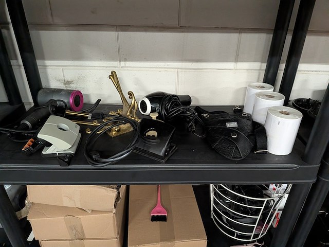 Partij kappersbenodigdheden - afbeelding 26 van  30