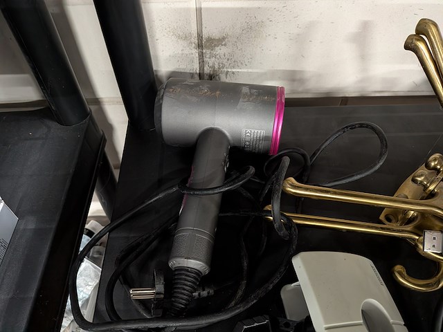 Partij kappersbenodigdheden - afbeelding 27 van  30