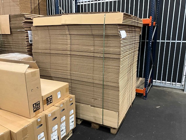 Partij kartonnen doos 900x900x1400 mm (85x) - afbeelding 1 van  3