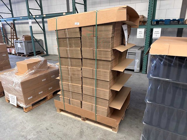 Partij kartonnen dozen 246x186x229mm - afbeelding 1 van  2