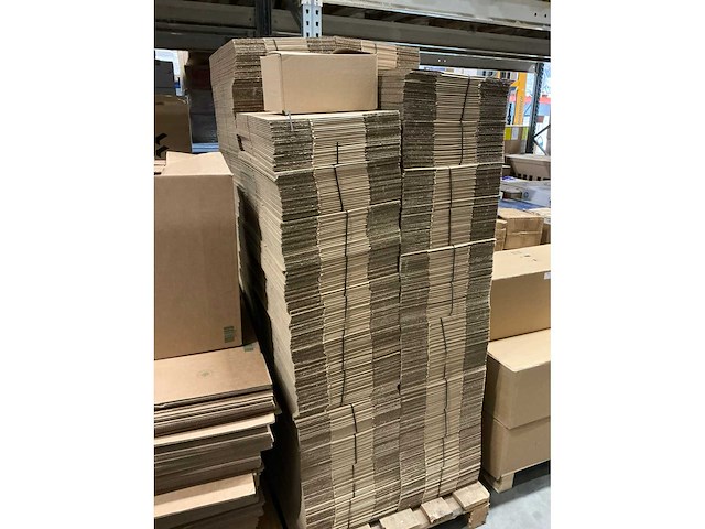 Partij kartonnen dozen 30x22x15,5cm (1225x) - afbeelding 2 van  3