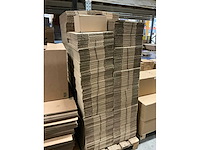 Partij kartonnen dozen 30x22x15,5cm (1225x) - afbeelding 2 van  3