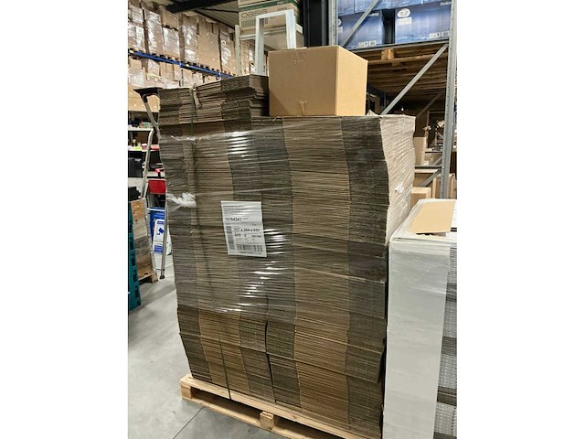 Partij kartonnen dozen 427x304x250mm (570x) - afbeelding 1 van  1