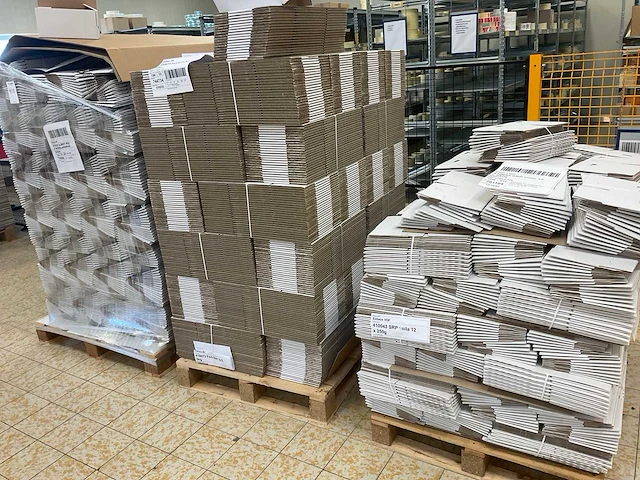Partij kartonnen dozen onbedrukt (4500x) - afbeelding 1 van  7