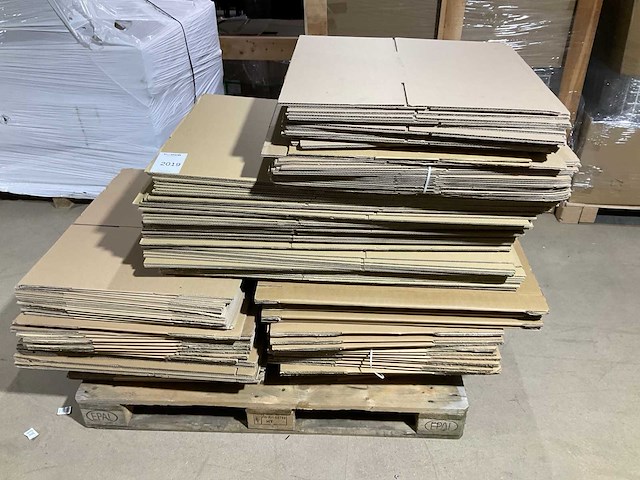 Partij kartonnen dozen - afbeelding 1 van  4