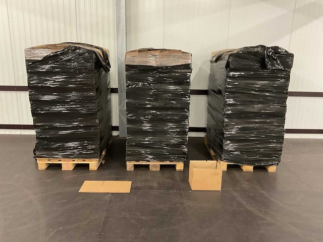 Partij kartonnen dozen - afbeelding 1 van  6