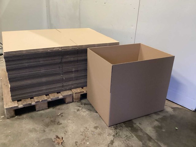 Partij kartonnen dozen - afbeelding 1 van  7