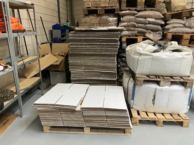 Partij kartonnen dozen - afbeelding 1 van  5