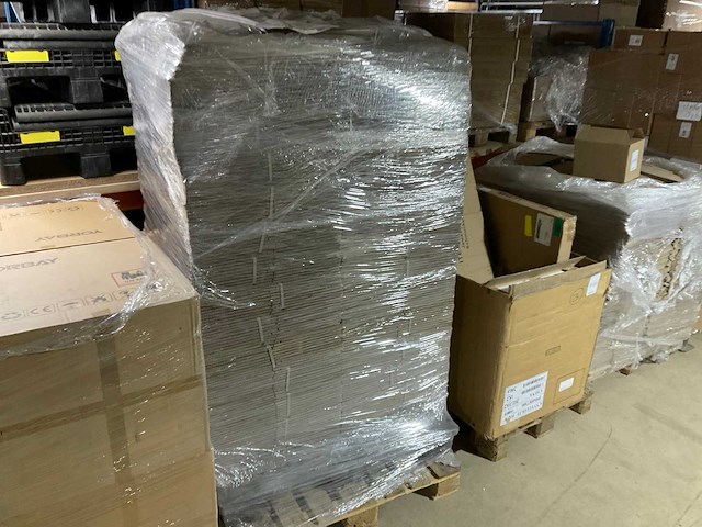 Partij kartonnen dozen - afbeelding 1 van  3