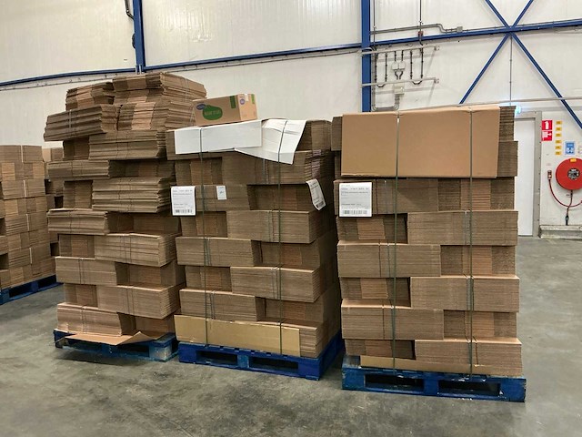 Partij kartonnen dozen - afbeelding 1 van  5