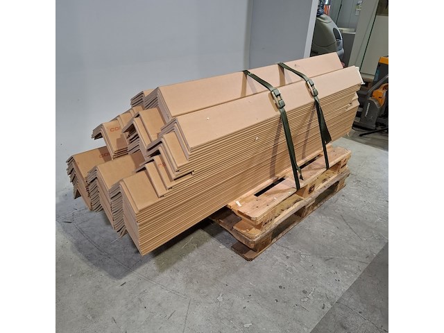 Partij kartonnen hoekprofielen , cordstrap - afbeelding 2 van  6