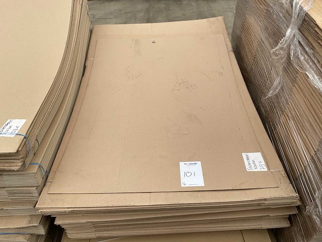 Partij kartonnen palletdeksels (ca. 735x) - afbeelding 1 van  3
