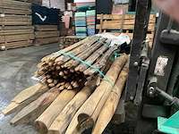 Partij kastanje palen met hekwerk - afbeelding 5 van  5