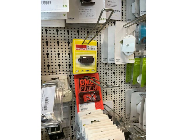 Partij kastdeuronderdelen, grepen en sloten - afbeelding 3 van  47