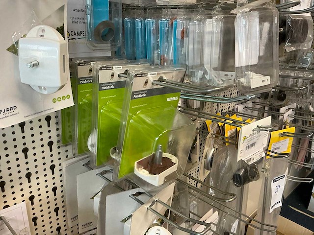 Partij kastdeuronderdelen, grepen en sloten - afbeelding 8 van  47