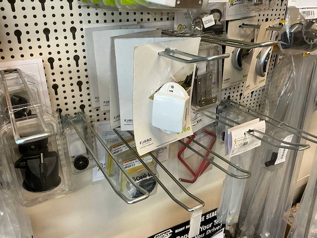 Partij kastdeuronderdelen, grepen en sloten - afbeelding 9 van  47