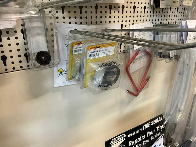 Partij kastdeuronderdelen, grepen en sloten - afbeelding 10 van  47