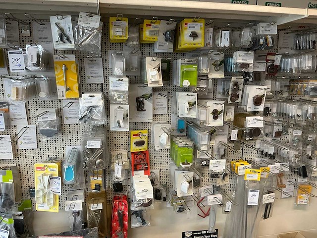 Partij kastdeuronderdelen, grepen en sloten - afbeelding 1 van  47