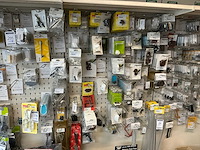 Partij kastdeuronderdelen, grepen en sloten - afbeelding 1 van  47