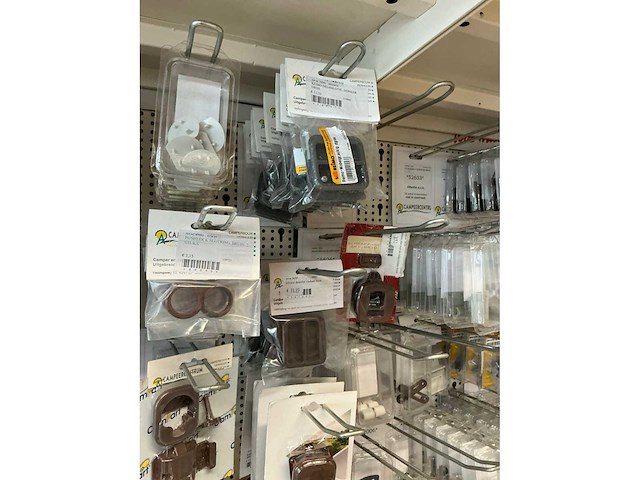 Partij kastdeuronderdelen, grepen en sloten - afbeelding 18 van  47