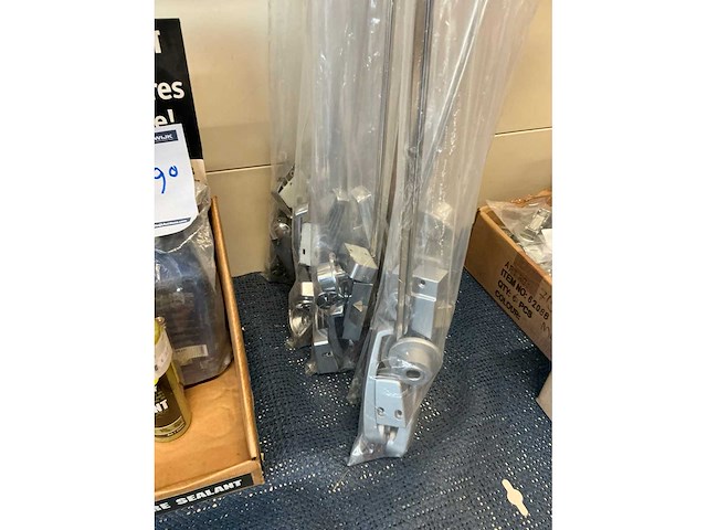 Partij kastdeuronderdelen, grepen en sloten - afbeelding 22 van  47