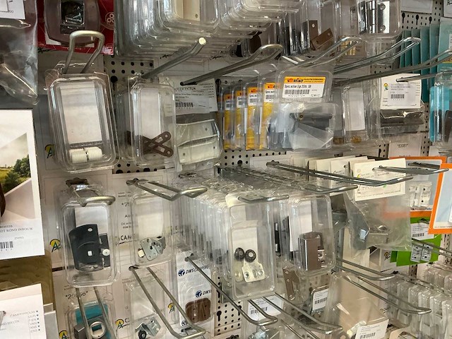 Partij kastdeuronderdelen, grepen en sloten - afbeelding 25 van  47