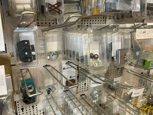 Partij kastdeuronderdelen, grepen en sloten - afbeelding 26 van  47