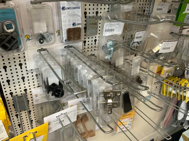 Partij kastdeuronderdelen, grepen en sloten - afbeelding 27 van  47