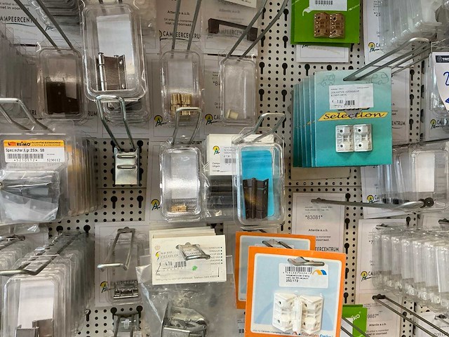 Partij kastdeuronderdelen, grepen en sloten - afbeelding 29 van  47