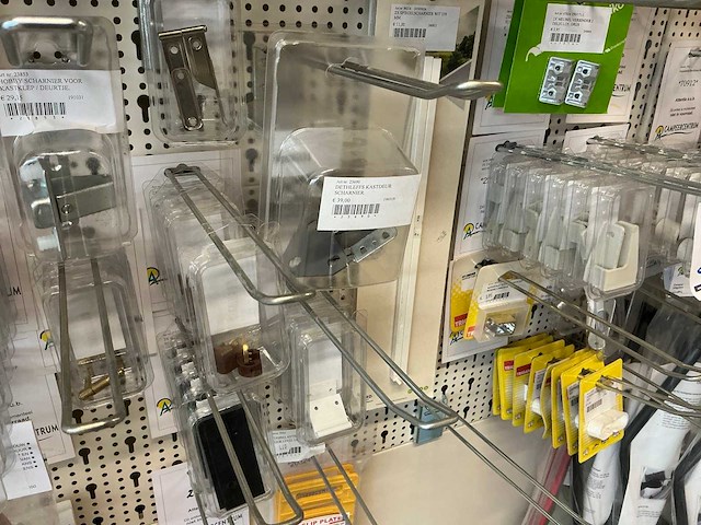 Partij kastdeuronderdelen, grepen en sloten - afbeelding 31 van  47