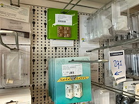 Partij kastdeuronderdelen, grepen en sloten - afbeelding 33 van  47