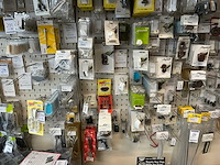 Partij kastdeuronderdelen, grepen en sloten - afbeelding 23 van  47