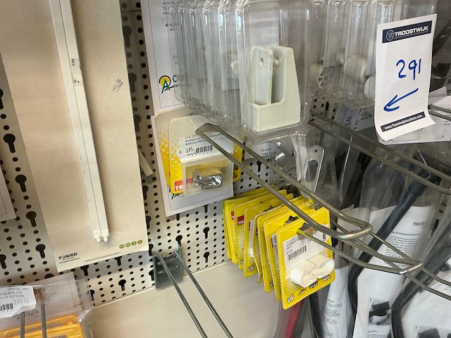 Partij kastdeuronderdelen, grepen en sloten - afbeelding 36 van  47