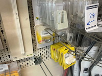 Partij kastdeuronderdelen, grepen en sloten - afbeelding 36 van  47