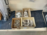 Partij kastdeuronderdelen, grepen en sloten - afbeelding 37 van  47