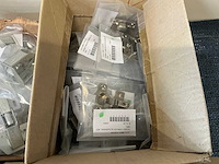 Partij kastdeuronderdelen, grepen en sloten - afbeelding 38 van  47